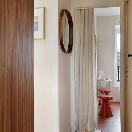 La Rouge Du Marais * باريس